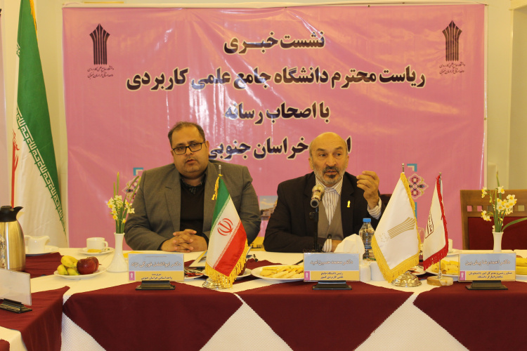 نشست خبری دکتر امید با اصحاب رسانه در هتل سپهر بیرجند