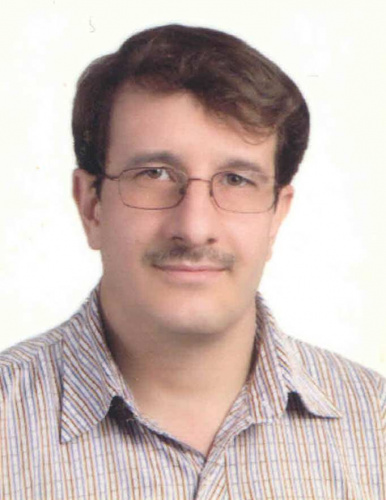 تقدیر از رئیس اداره امور اداری و مالی واحد استانی به عنوان کارمند نمونه دانشگاه