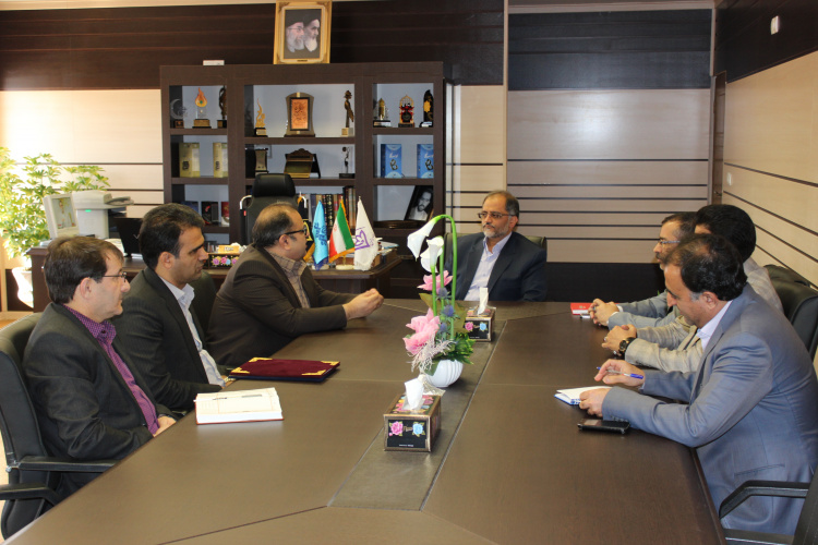 تفاهم نامه همکاری بین دانشگاه جامع علمی کاربردی استان خراسان جنوبی وصدا وسیمای استان منعقد گردید.