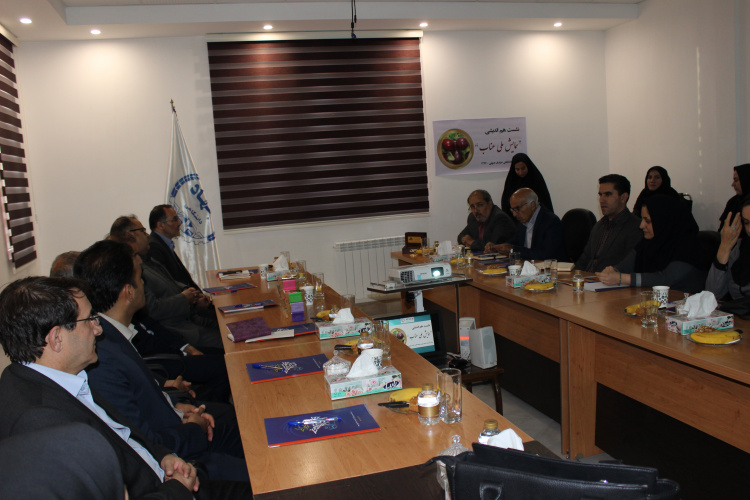 نشست هم اندیشی &quot;همایش ملی عناب&quot; در جهاد دانشگاهی خراسان‌جنوبی برگزار شد.